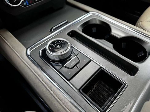 Used 2021 Ford Expedition XLT image 30