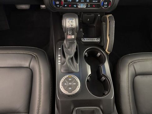 New 2025 Ford Bronco Badlands image 12
