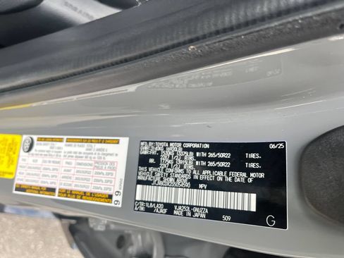 Used 2025 Lexus GX 550 w/ Accessory Package (Z1) AWD/4WD image 30