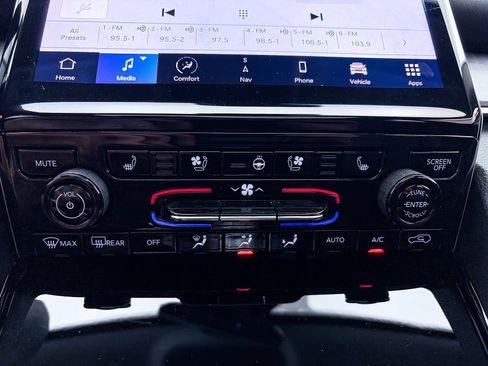 Used 2023 Jeep Grand Cherokee 4WD 4xe w/ Luxury Tech Group II image 31