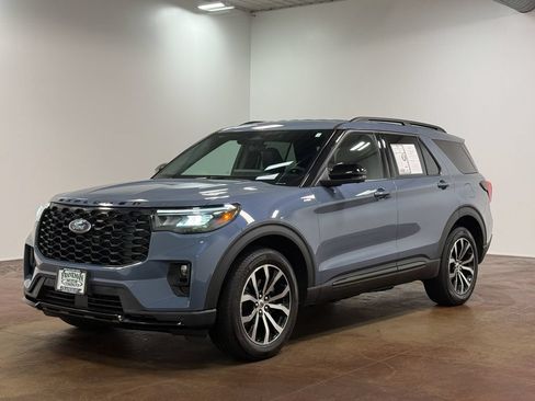 Used 2025 Ford Explorer ST-Line AWD/4WD image 7