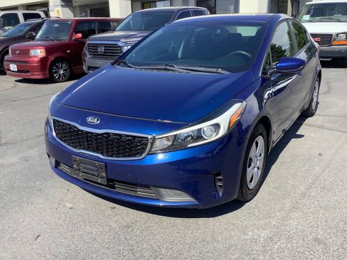 Used 2017 Kia Forte LX FWD image 3