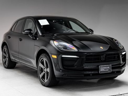 Certified 2026 Porsche Macan AWD/4WD image 32