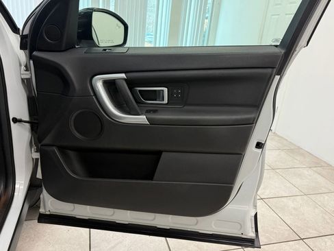 Used 2018 Land Rover Discovery Sport HSE image 25