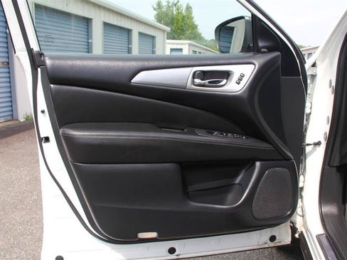 Used 2018 Nissan Pathfinder SL w/ SL Premium Package AWD/4WD image 16