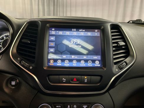 Used 2021 Jeep Cherokee Latitude Lux 80th Anniv w/ Quick Order Package 26U 80TH image 17