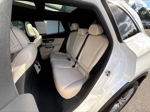 Used 2024 Mercedes-Benz GLC 300 4MATIC image 24