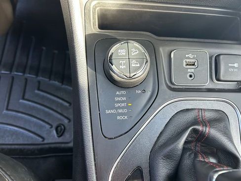 Used 2020 Jeep Cherokee Trailhawk w/ Cold Weather Group image 21