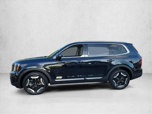 Used 2025 Kia Telluride S FWD image 8