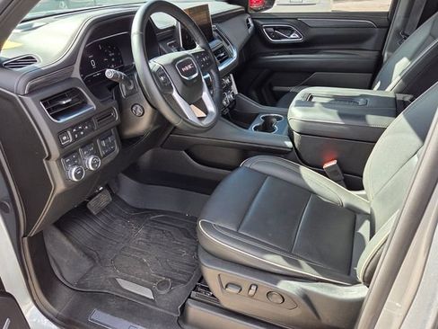 Used 2024 GMC Yukon SLT w/ SLT Luxury Package AWD/4WD image 8