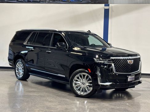 Used 2024 Cadillac Escalade ESV Premium Luxury AWD/4WD image 2
