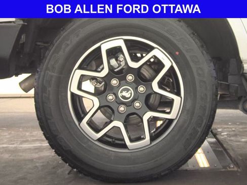 Used 2025 Ford Bronco Outer Banks AWD/4WD image 11