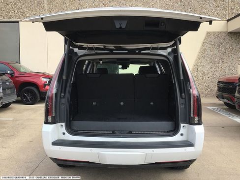 Used 2020 Cadillac Escalade Premium Luxury image 16