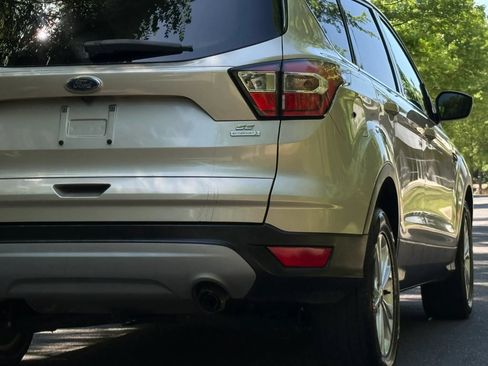 Used 2017 Ford Escape SE FWD image 5