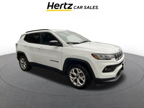 Used 2025 Jeep Compass Latitude image 1