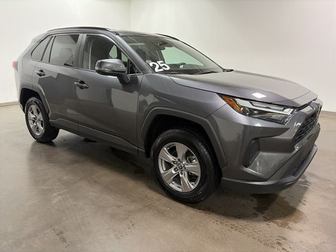 Used 2025 Toyota RAV4 XLE AWD/4WD image 2