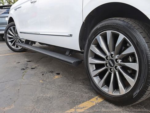 Used 2020 Lincoln Navigator L Reserve w/ Luxury Package AWD/4WD image 13