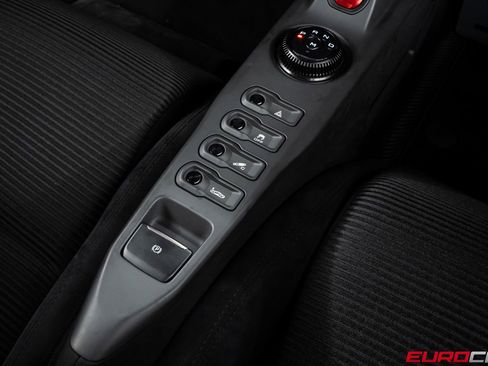 Used 2018 Ford GT RWD image 44
