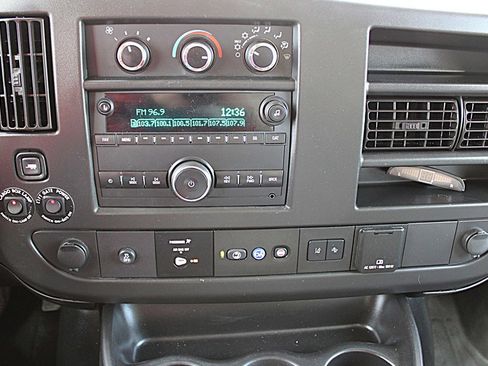 Used 2020 Chevrolet Express 3500 WT CUTAWAY 14FT BOX TRUCK w/ Driver Convenience Package image 27