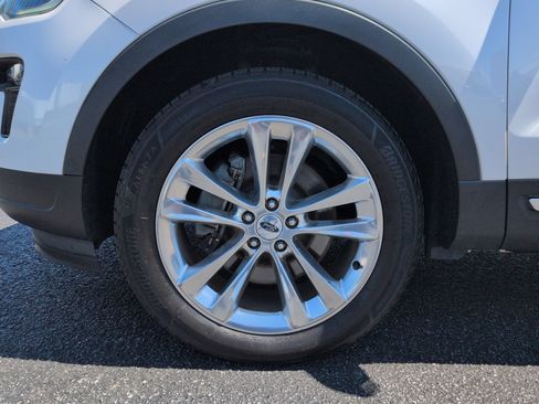 Used 2019 Ford Explorer XLT w/ Equipment Group 202A AWD/4WD image 34