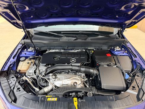 Used 2021 Mercedes-Benz GLB 250 image 33