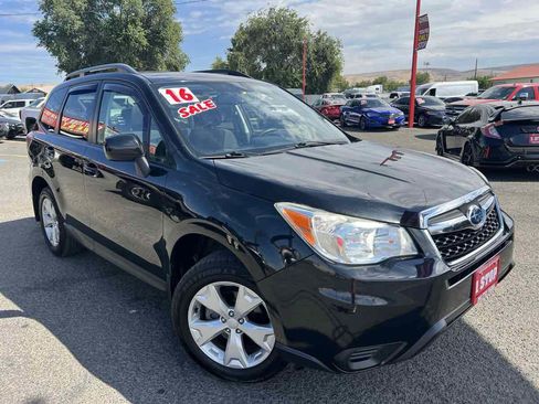 Used 2016 Subaru Forester 2.5i Premium w/ All-Weather Package AWD/4WD image 4