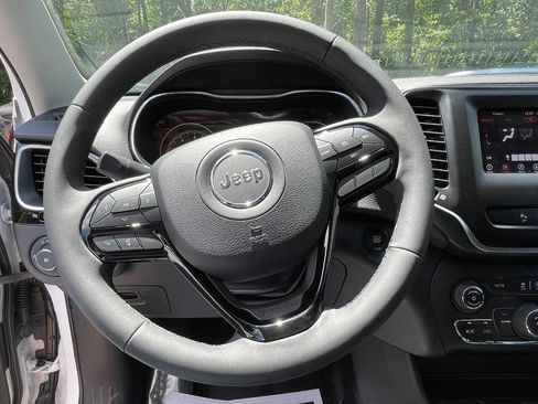 Used 2020 Jeep Cherokee Latitude Plus image 22