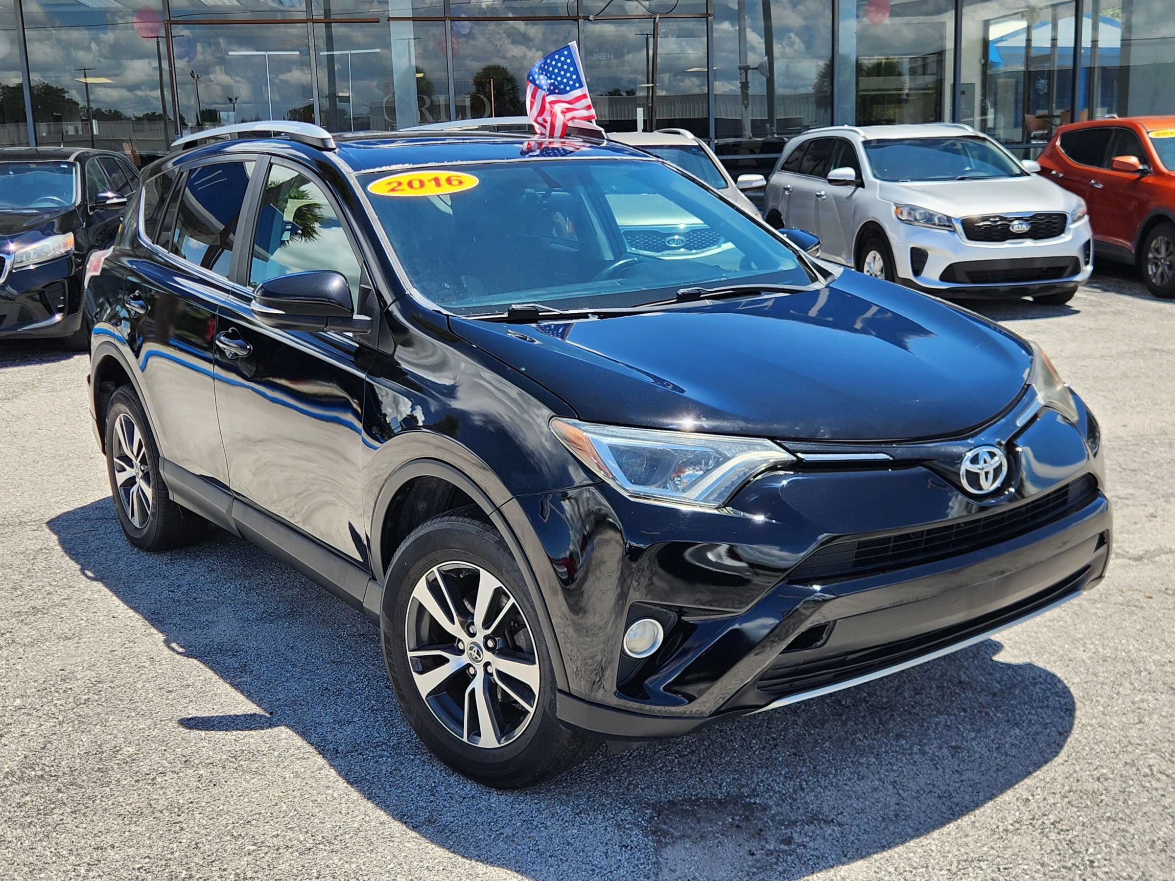 Used 2016 Toyota RAV4 XLE FWD image 2