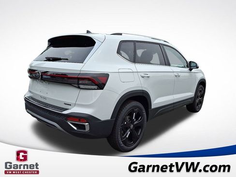 New 2025 Volkswagen Taos SEL image 4