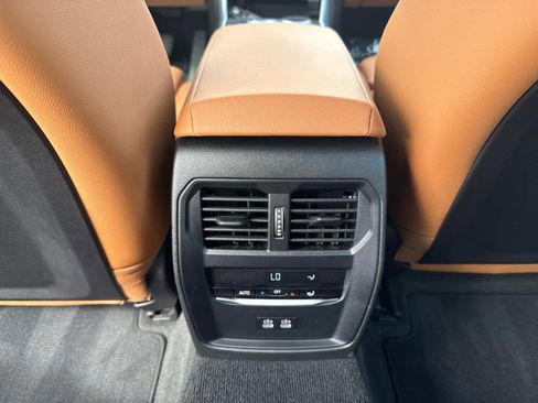 Certified 2025 BMW 330i Sedan w/ Convenience Package image 15