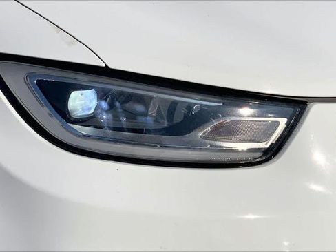 Certified 2024 Chrysler Pacifica Touring-L image 23