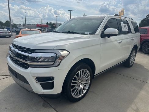 Used 2024 Ford Expedition Limited RWD image 3