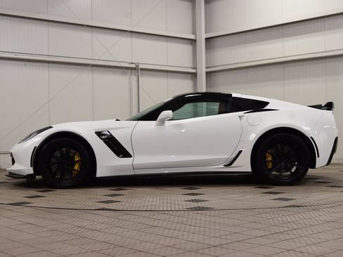 Used 2016 Chevrolet Corvette Z06 w/ 2LZ Preferred Equipment Group image 4