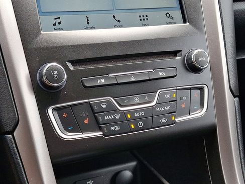 Used 2017 Ford Fusion Energi SE image 18