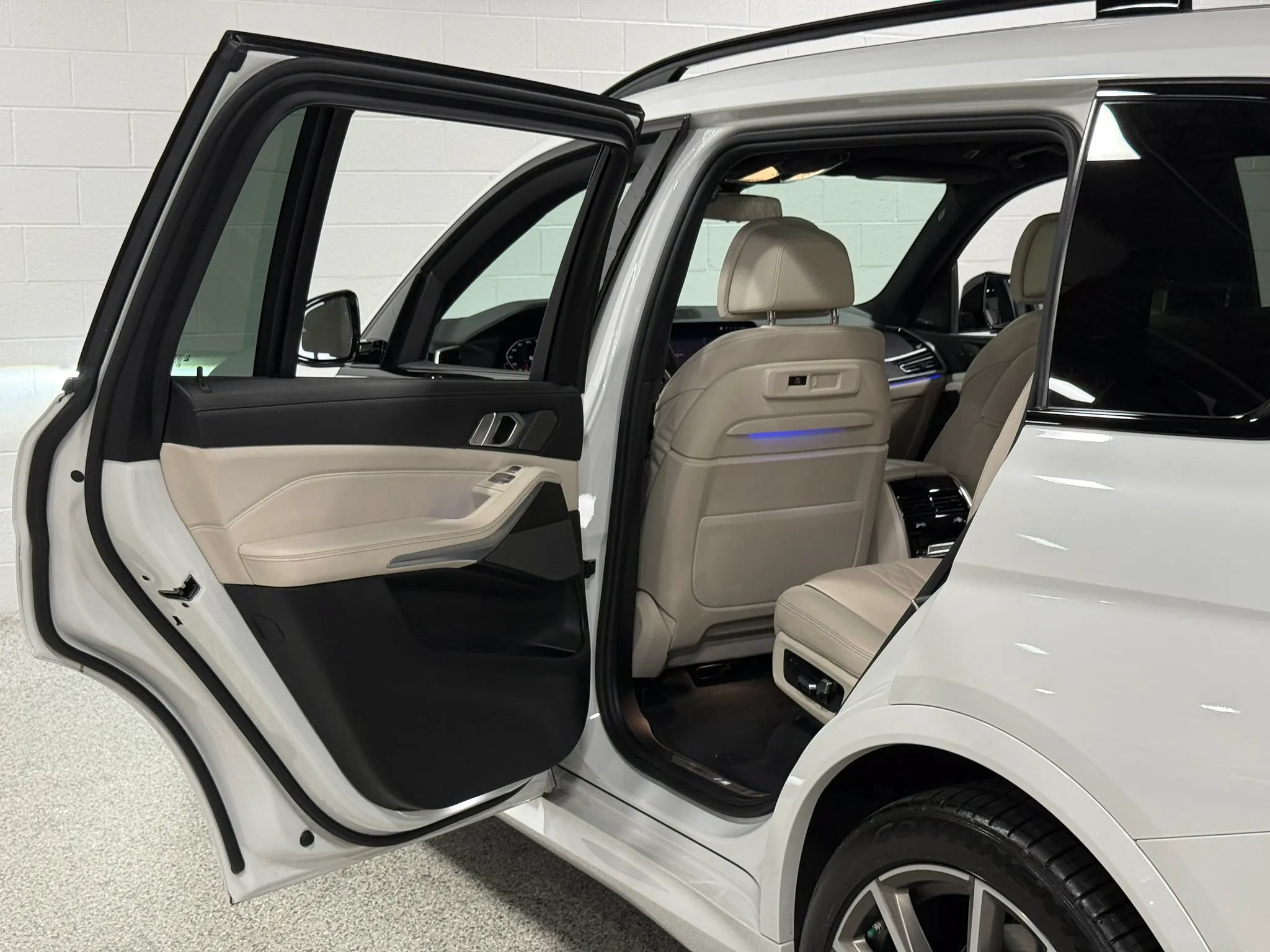 Used 2020 BMW X7 M50i w/ Executive Package AWD/4WD image 72