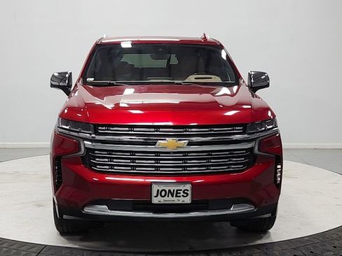 Used 2021 Chevrolet Suburban Premier w/ Premium Package AWD/4WD image 2