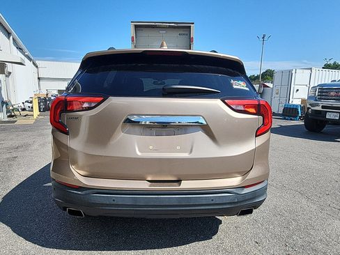 Used 2018 GMC Terrain SLE w/ Driver Convenience Package FWD image 4