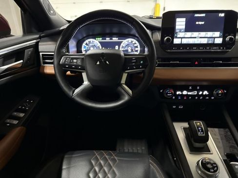 Used 2024 Mitsubishi Outlander SEL image 11