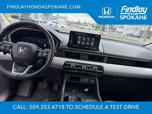 Used 2025 Honda Pilot Elite image 16