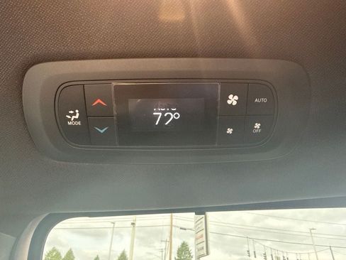 New 2027 Chrysler Pacifica Select AWD/4WD image 20