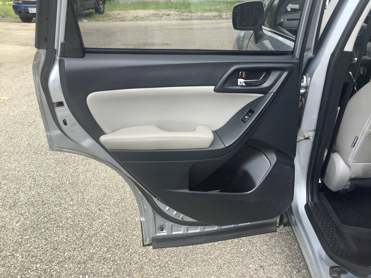Used 2014 Subaru Forester 2.5i Limited AWD/4WD image 18