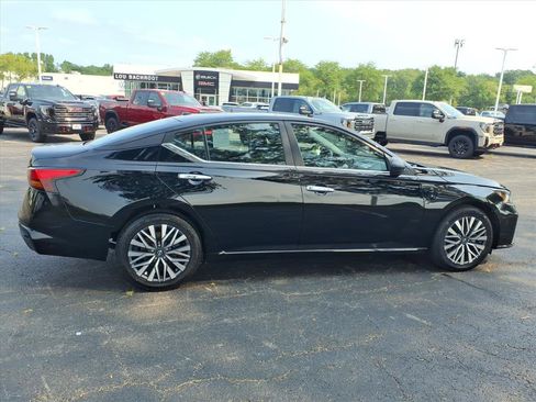 Used 2025 Nissan Altima 2.5 SV FWD image 8