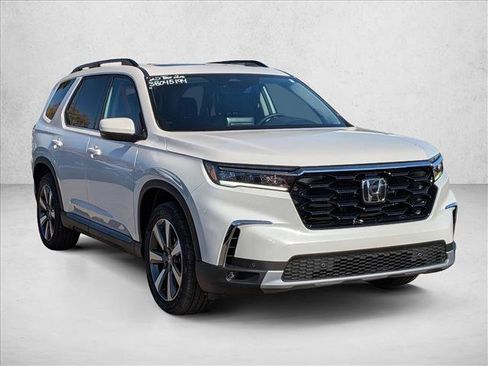 New 2025 Honda Pilot Touring image 7