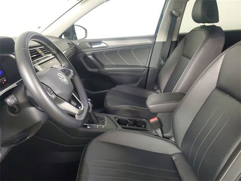Used 2022 Volkswagen Tiguan SE image 20