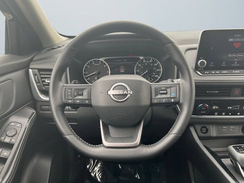 Used 2025 Nissan Rogue SV AWD/4WD image 12