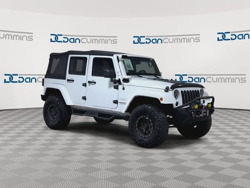 Used 2015 Jeep Wrangler Unlimited Sahara AWD/4WD image 3