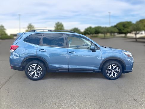 Used 2019 Subaru Forester Premium image 9