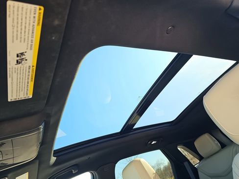 Used 2018 Cadillac XT5 Luxury w/ Driver Awareness Package image 28