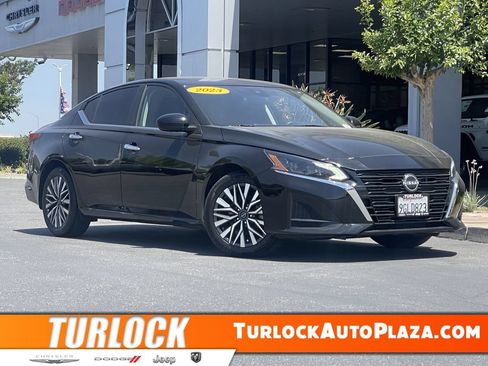 Used 2023 Nissan Altima 2.5 SV FWD image 1