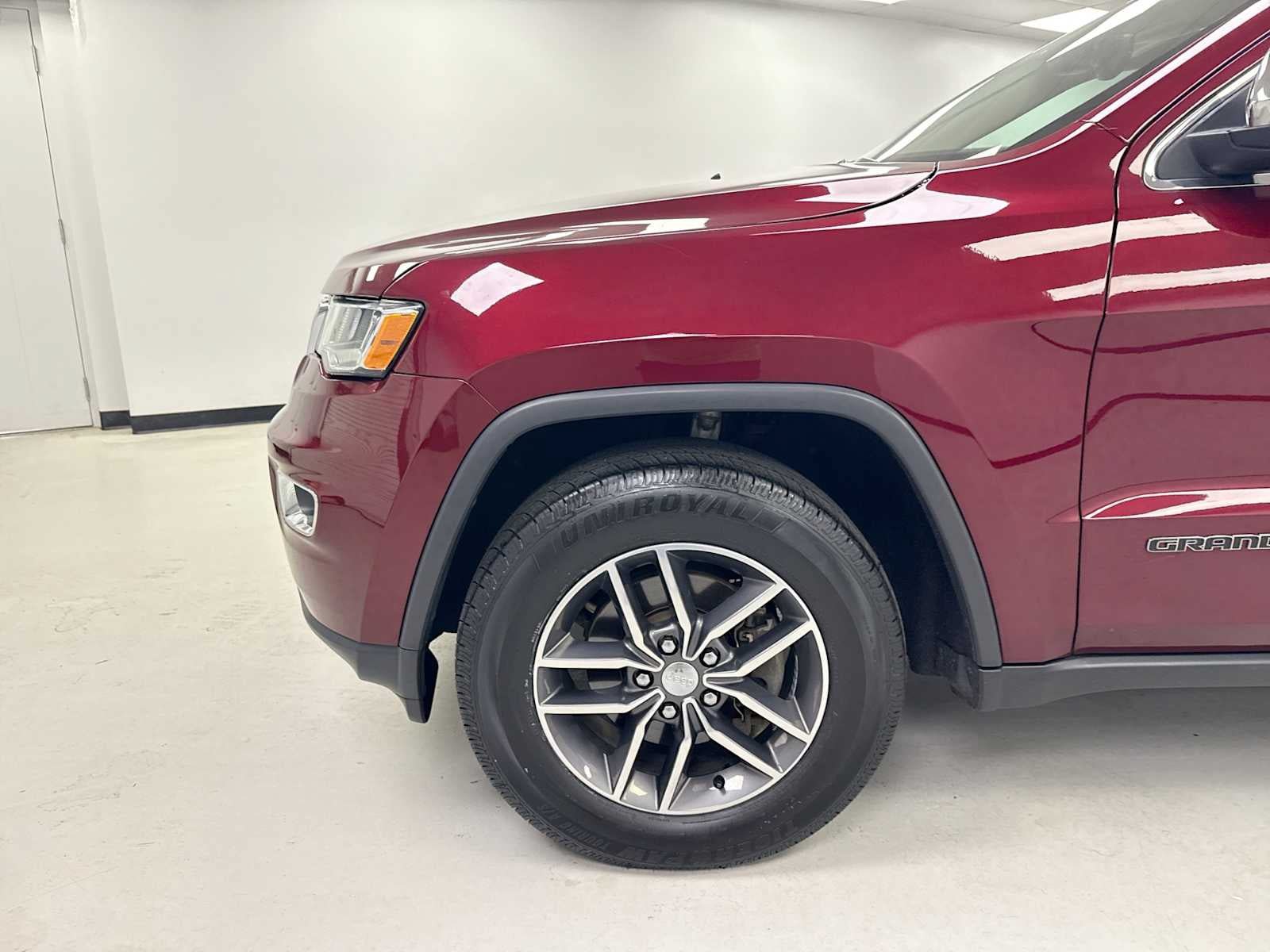 Used 2018 Jeep Grand Cherokee Limited AWD/4WD image 17
